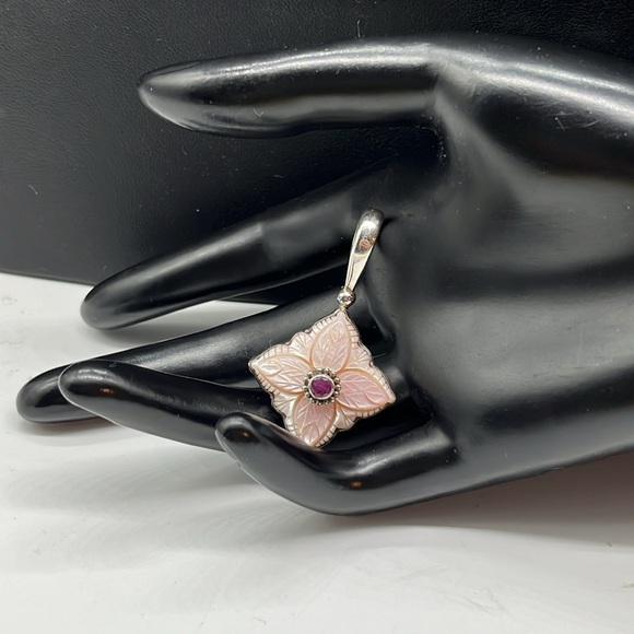 Sajen mother of pearl and ruby sterling silver pendant, 2 in, 10 grams, signed - Picture 3 of 9